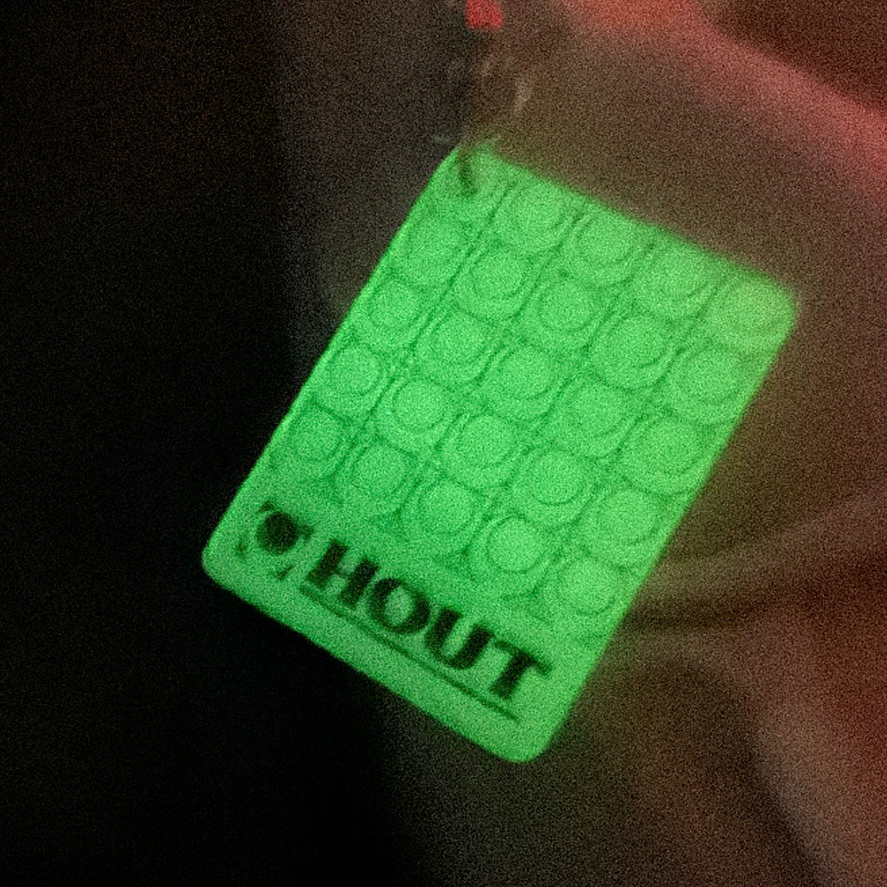 リードやハーネスに取り付けたHOUT夜光キーリング